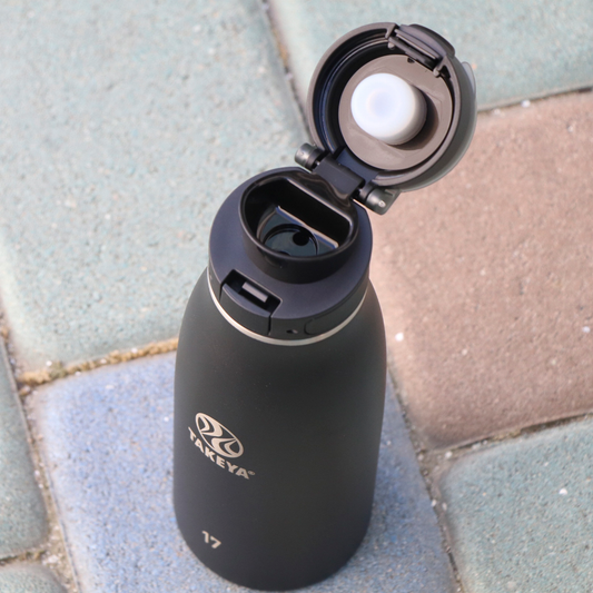 traveler-fliplocktm-lid-t0 96076-R-TravelerLid-Lifestyle-Onyx.png