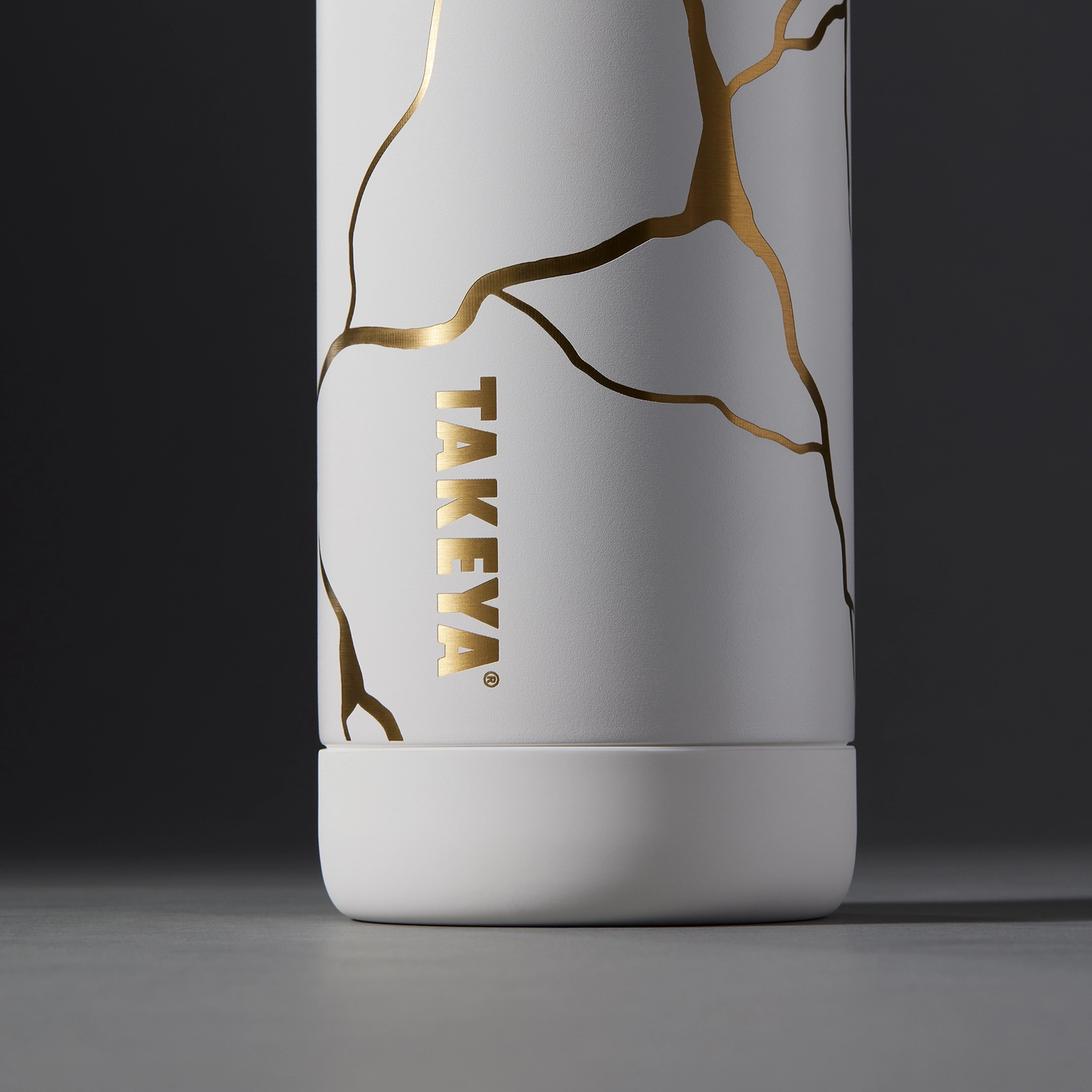 kintsugi-water-bottle-with-straw-lid-g9 51389-TK_HO25_Kintsugi_Takeya9236_Crop.png